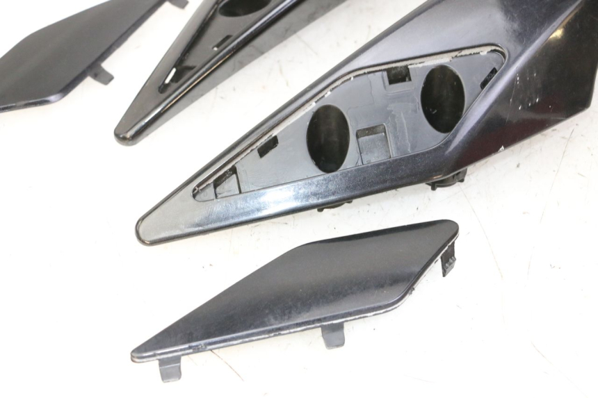 photo de ACHTERHANDVAT PEUGEOT SATELIS 125 (2013 - 2018) - Zoom op componenten