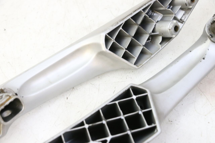 photo de ACHTERHANDVAT PEUGEOT SATELIS 125 (2006 - 2009) - Technische close-up