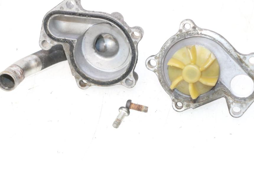 photo de WATERPOMP SUZUKI BURGMAN 125 (2007 - 2014) - Bevestigingspunten