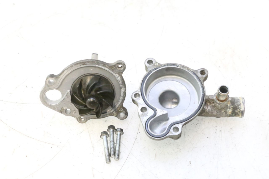 photo de WATERPOMP SUZUKI BURGMAN EXECUTIVE ABS 650 (2006 - 2012) - Hoofdaanzicht