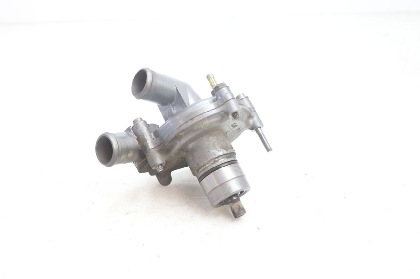 photo de WATERPOMP YAMAHA FJR 1300 (2001 - 2005) - Andere kijkhoek