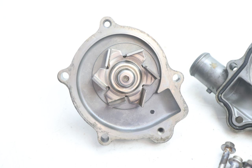 photo de WATERPOMP YAMAHA FJR 1300 (2001 - 2005) - Bevestigingspunten