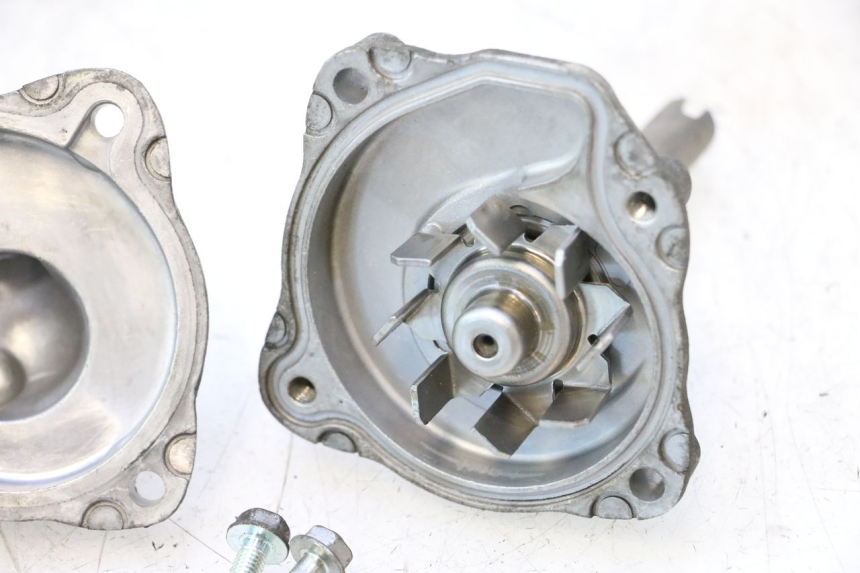 photo de WATERPOMP HONDA FJS SILVER WING SILVERWING 400 (2005 - 2008) - Gecontroleerd onderdeel