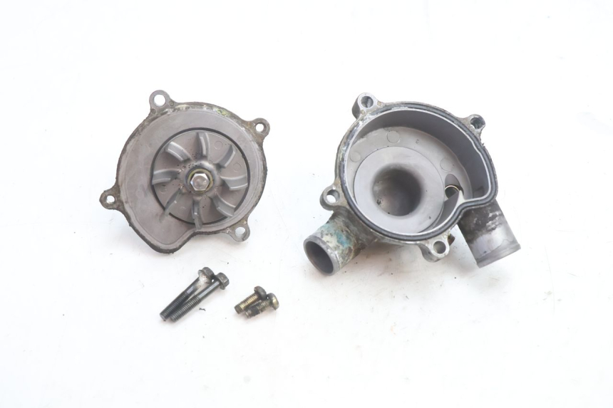 photo de WATERPOMP SUZUKI GSR 600 (2005 - 2012) - Andere kijkhoek