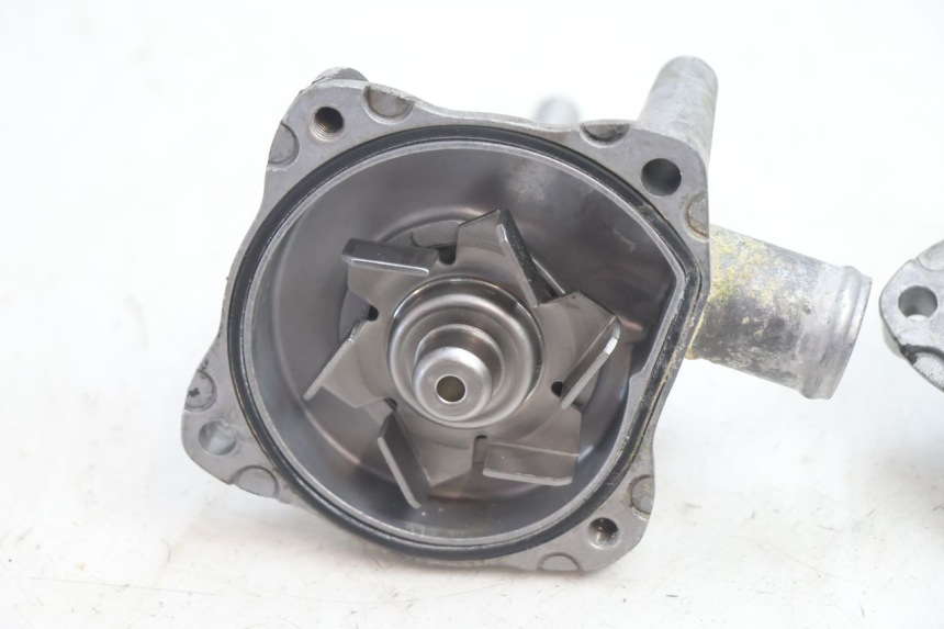 photo de WATERPOMP HONDA VFR FI RC46 800 (1998 - 2001) - Detail van het onderdeel