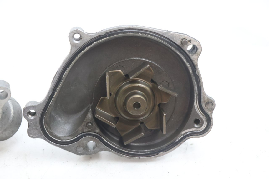 photo de WATERPOMP YAMAHA YZF R GENESIS 750 (1993 - 1998) - Zoom op gebruiksstaat
