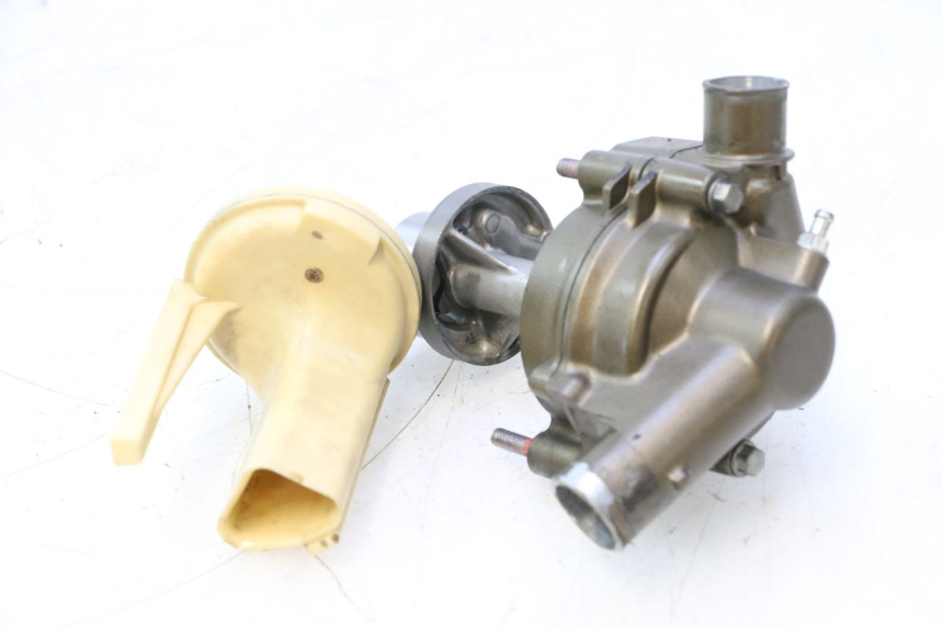 photo de WATERPOMP KAWASAKI ZX-6R ZX6R 600 (2000 - 2002) - Zoom op gebruiksstaat