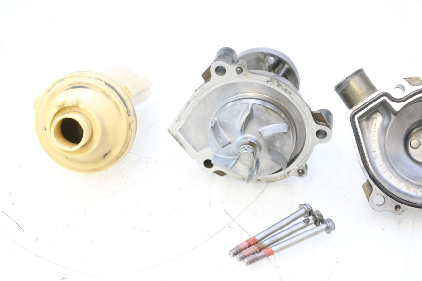 photo de WATERPOMP KAWASAKI ZX-6R ZX6R 600 (2000 - 2002) - Gecontroleerd onderdeel