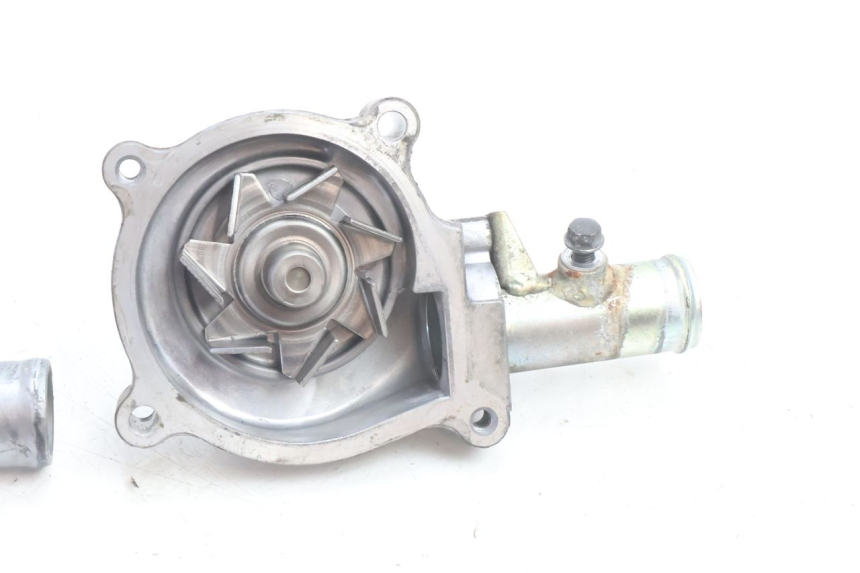 photo de WATERPOMP KAWASAKI ZZR 600 (1995 - 2004) - Andere kijkhoek