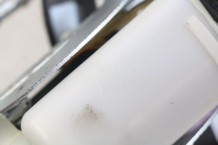 photo de BENZINEPOMP HONDA CB R 1000 (2018 - 2023) - Detail van het onderdeel