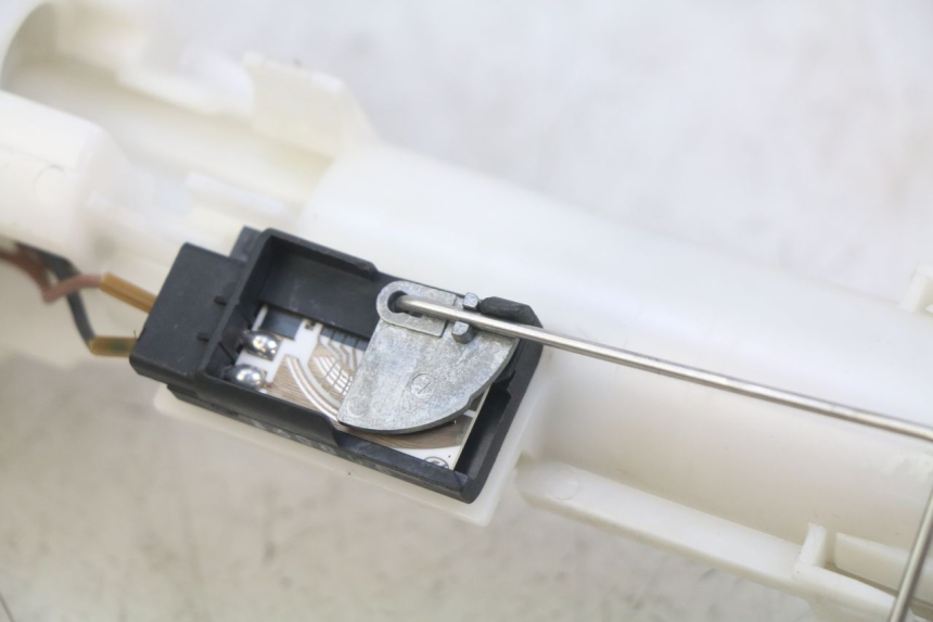 photo de BENZINEPOMP KYMCO DOWNTOWN ABS 125 (2015 - 2017) - Bevestigingspunten