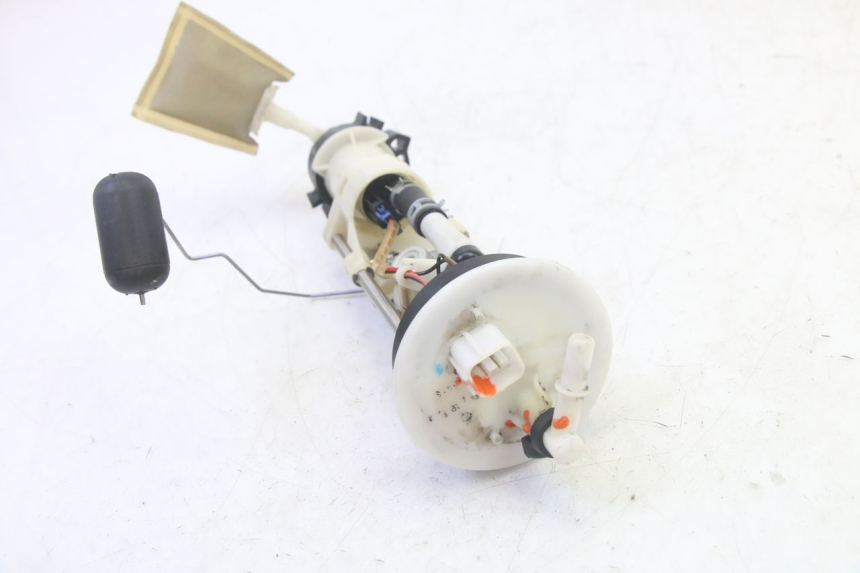 photo de BENZINEPOMP HONDA FES S-WING SWING ABS 125 (2007 - 2015) - Overzicht