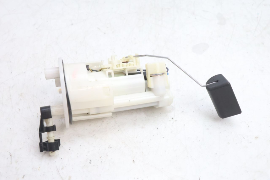 photo de BENZINEPOMP YAMAHA FZ8 800 (2010 - 2016) - Andere kijkhoek
