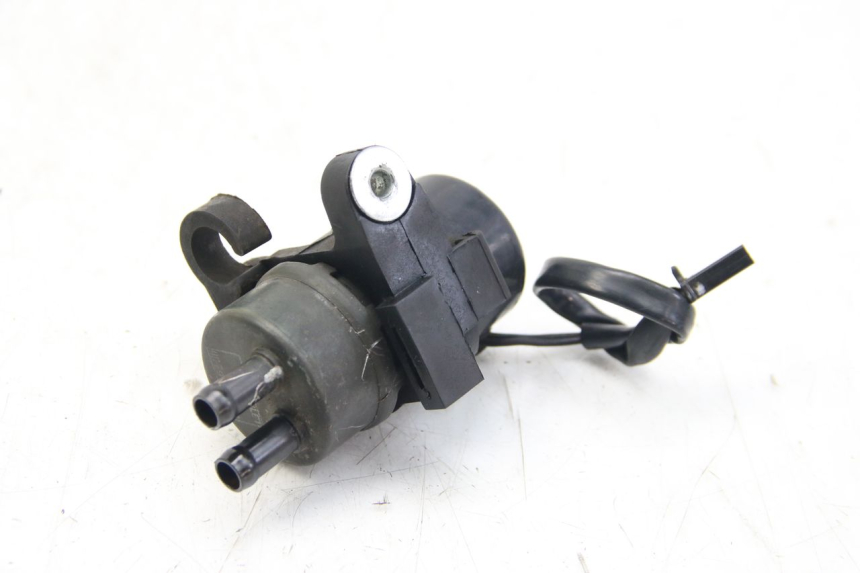 photo de BENZINEPOMP YAMAHA FZS FAZER 600 (2001 - 2003) - Hoofdaanzicht