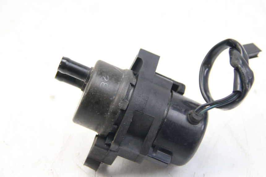 photo de BENZINEPOMP YAMAHA FZS FAZER 600 (2001 - 2003) - Detail van het onderdeel