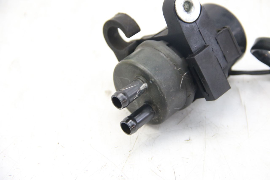 photo de BENZINEPOMP YAMAHA FZS FAZER 600 (2001 - 2003) - Technische close-up