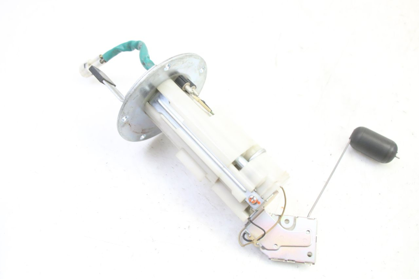 photo de BENZINEPOMP SUZUKI GSR 750 (2011 - 2017) - Zoom op gebruiksstaat