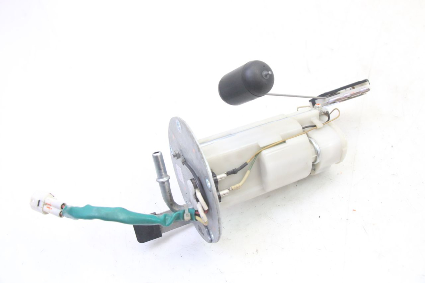 photo de BENZINEPOMP SUZUKI GSR 750 (2011 - 2017) - Andere kijkhoek