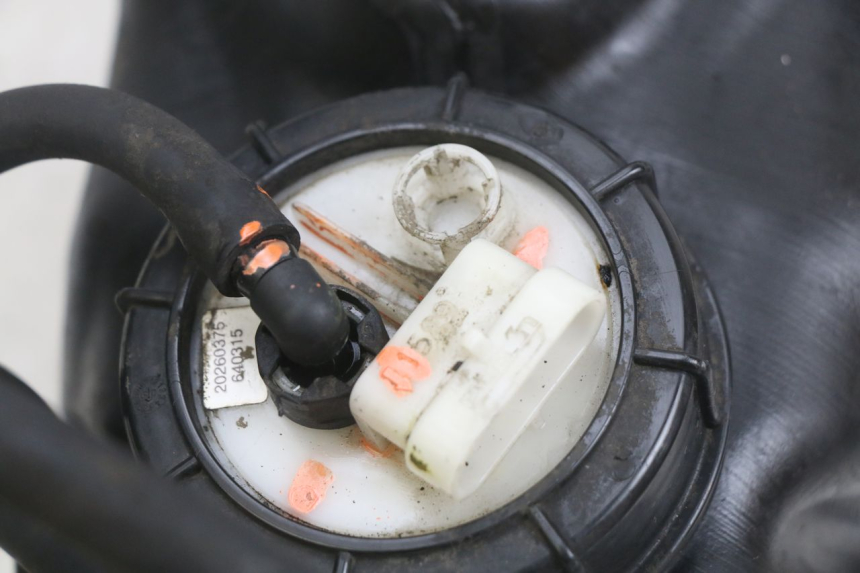 photo de BENZINEPOMP PIAGGIO MP3 LT 400 (2007 - 2012) - Detail van het onderdeel