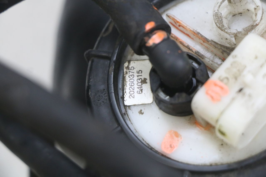 photo de BENZINEPOMP PIAGGIO MP3 LT 400 (2007 - 2012) - Zoom op gebruiksstaat