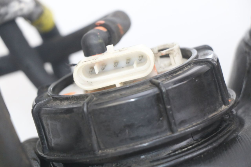 photo de BENZINEPOMP PIAGGIO MP3 LT 400 (2007 - 2012) - Gecontroleerd onderdeel