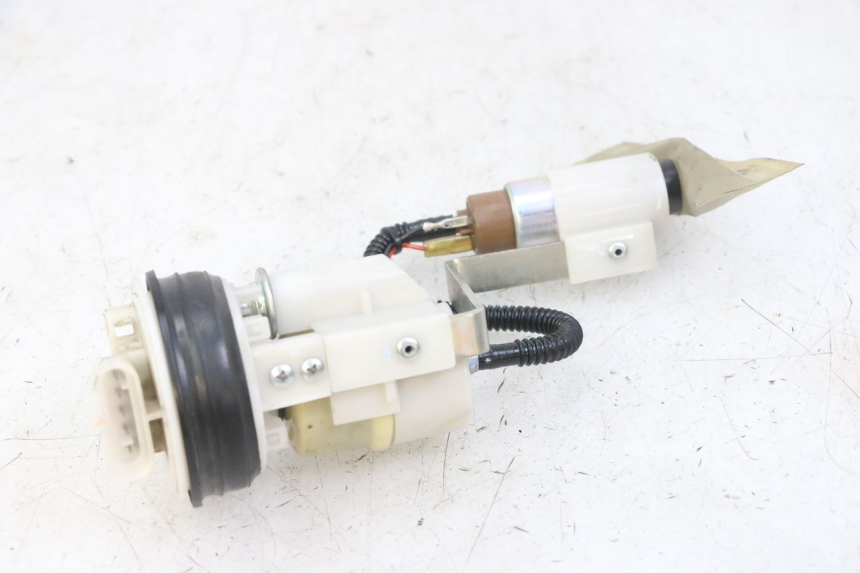 photo de BENZINEPOMP PIAGGIO MP3 LT 300 (2010 - 2016) - Kenmerkende details