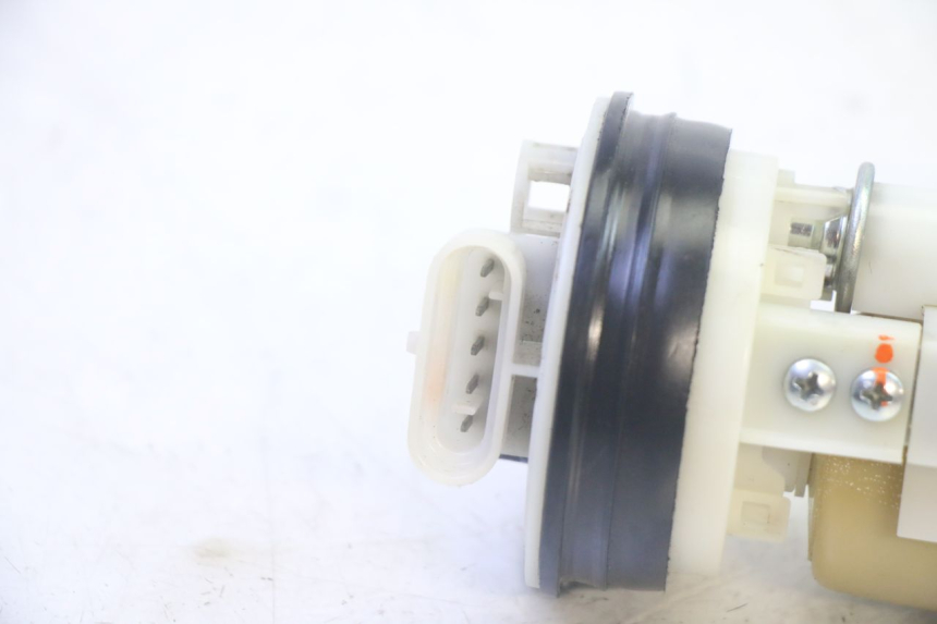 photo de BENZINEPOMP PIAGGIO MP3 LT 400 (2007 - 2012) - Technische close-up