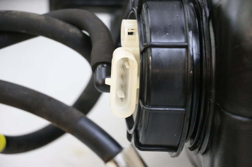 photo de BENZINEPOMP PIAGGIO MP3 500 (2011 - 2015) - Zoom op gebruiksstaat