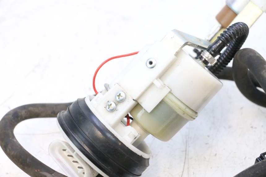 photo de BENZINEPOMP PIAGGIO MP3 RL 250 (2006 - 2010) - Zoom op gebruiksstaat