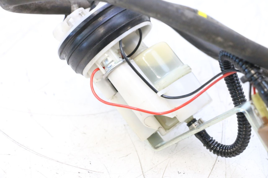 photo de BENZINEPOMP PIAGGIO MP3 RL 250 (2006 - 2010) - Gecontroleerd onderdeel