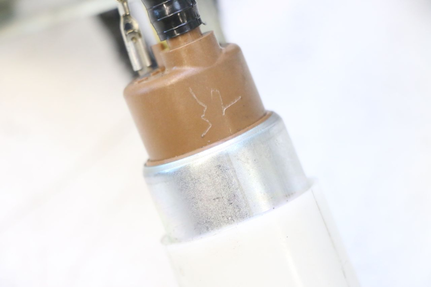 photo de BENZINEPOMP PIAGGIO MP3 RL 250 (2006 - 2010) - Markeringen en referenties