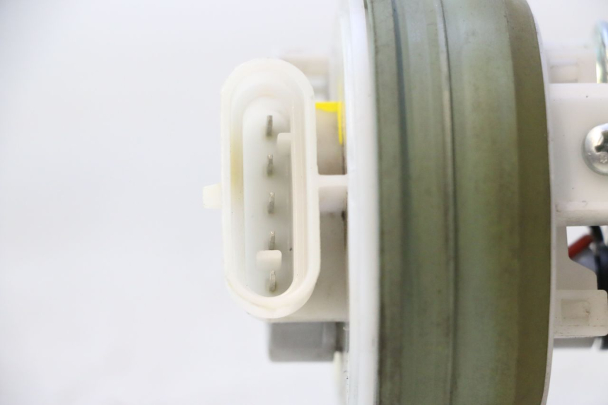 photo de BENZINEPOMP PIAGGIO MP3 500 (2016 - 2018) - Markeringen en referenties