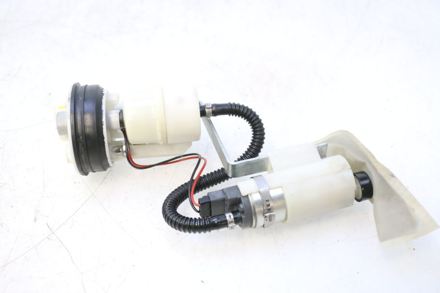 photo de BENZINEPOMP PIAGGIO MP3 500 (2011 - 2015) - Zoom op componenten
