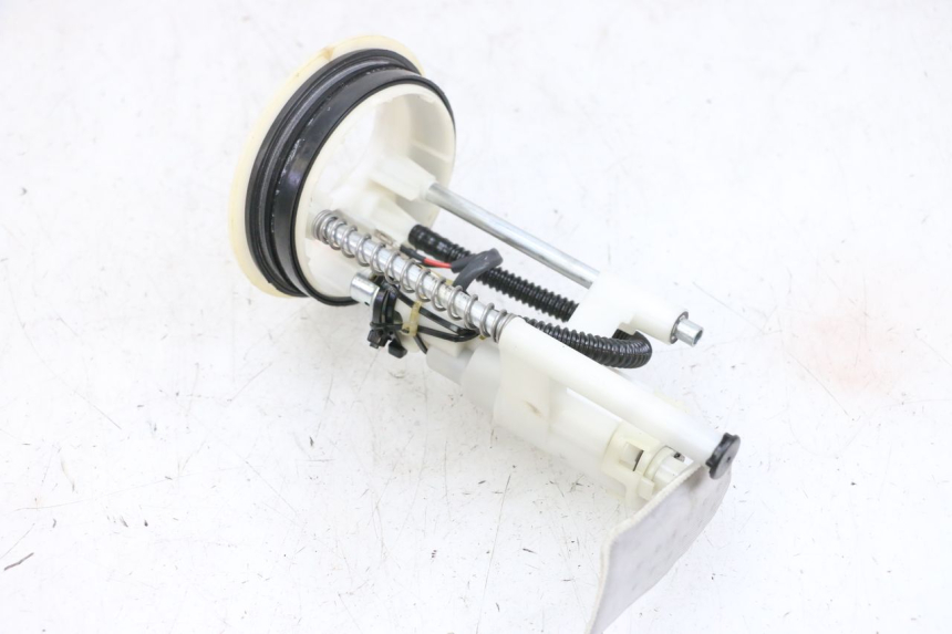 photo de BENZINEPOMP YAMAHA NEOS NEO'S 4T 50 (2008 - 2016) - Zoom op gebruiksstaat