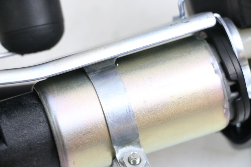 photo de BENZINEPOMP KAWASAKI NINJA 400 (2018 - 2023) - Zoom op gebruiksstaat