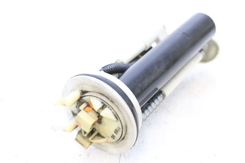 photo de BENZINEPOMP PEUGEOT SATELIS COMPRESSOR K15 125 (2006 - 2009) - Detail van het onderdeel