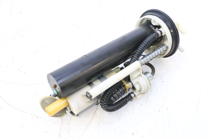 photo de BENZINEPOMP PEUGEOT SATELIS COMPRESSOR K15 125 (2006 - 2009) - Zoom op componenten