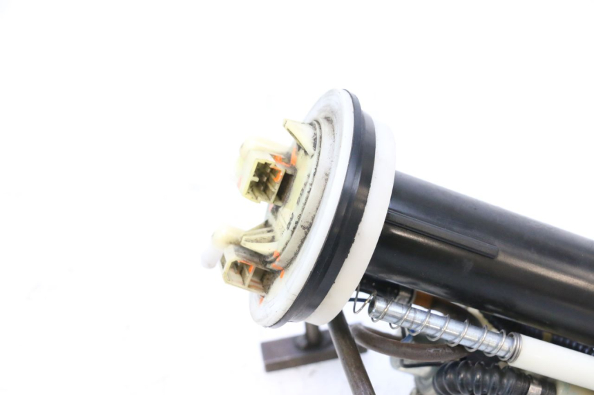 photo de BENZINEPOMP PEUGEOT SATELIS COMPRESSOR K15 125 (2006 - 2009) - Zoom op gebruiksstaat