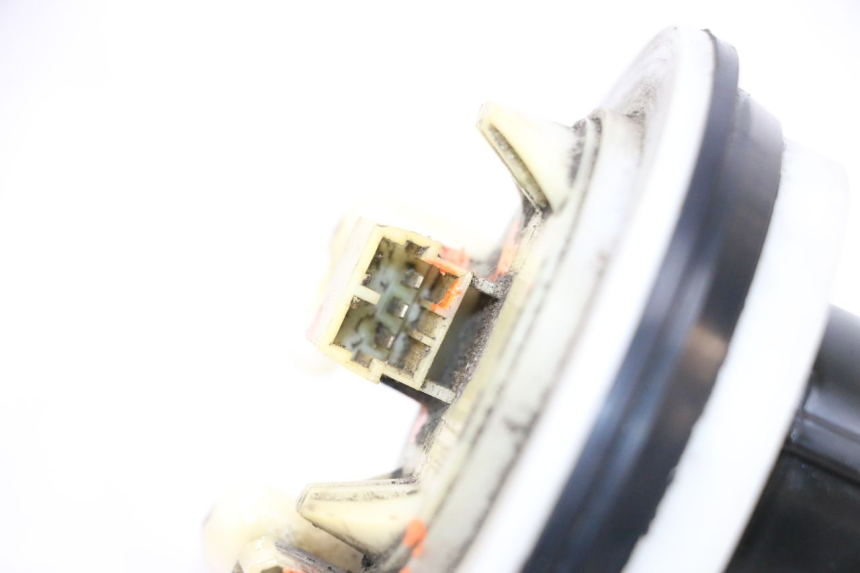 photo de BENZINEPOMP PEUGEOT SATELIS COMPRESSOR K15 125 (2006 - 2009) - Technische close-up