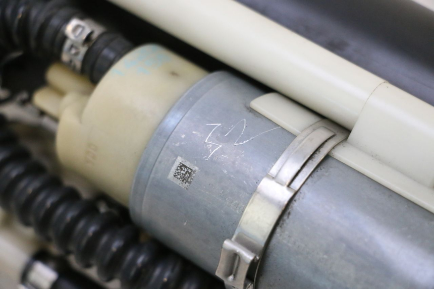 photo de BENZINEPOMP PEUGEOT SATELIS COMPRESSOR K15 125 (2006 - 2009) - Gecontroleerd onderdeel