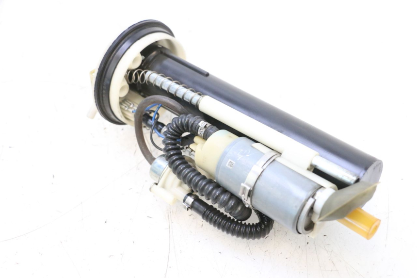 photo de BENZINEPOMP PEUGEOT SATELIS COMPRESSOR K15 125 (2006 - 2009) - Markeringen en referenties