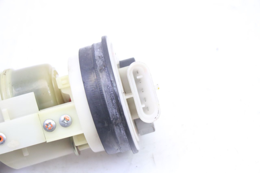 photo de BENZINEPOMP PEUGEOT SATELIS 250 (2006 - 2012) - Detail van het onderdeel