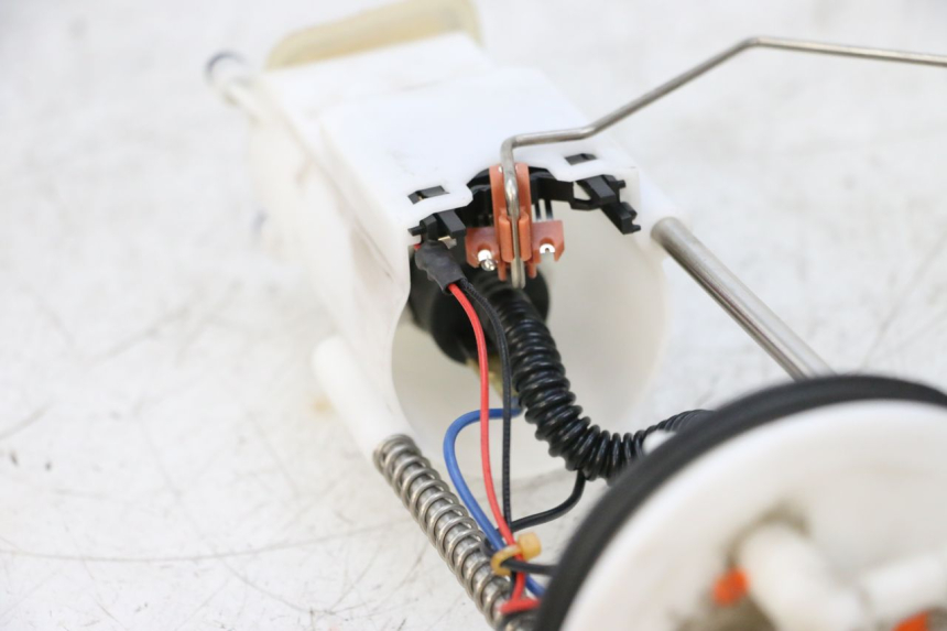 photo de BENZINEPOMP PEUGEOT SATELIS 125 (2013 - 2018) - Detail van het onderdeel