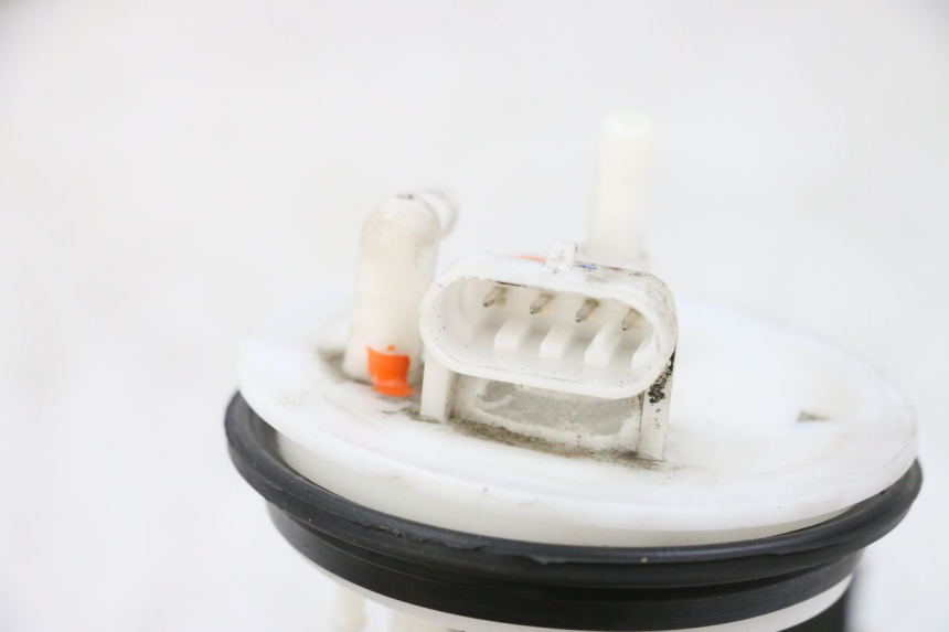 photo de BENZINEPOMP PEUGEOT SATELIS 125 (2013 - 2018) - Andere kijkhoek