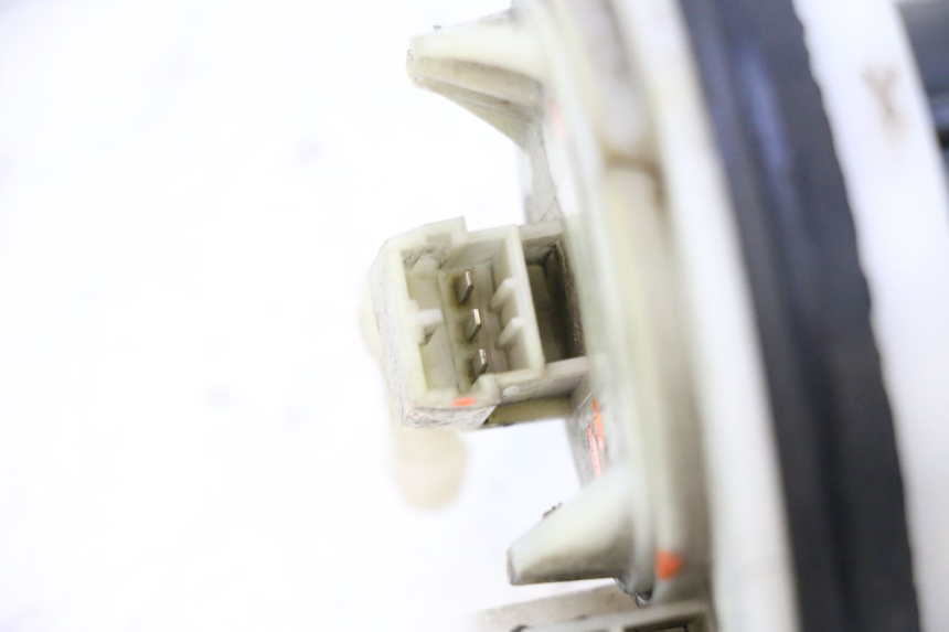 photo de BENZINEPOMP PEUGEOT SATELIS 125 (2006 - 2009) - Kenmerkende details