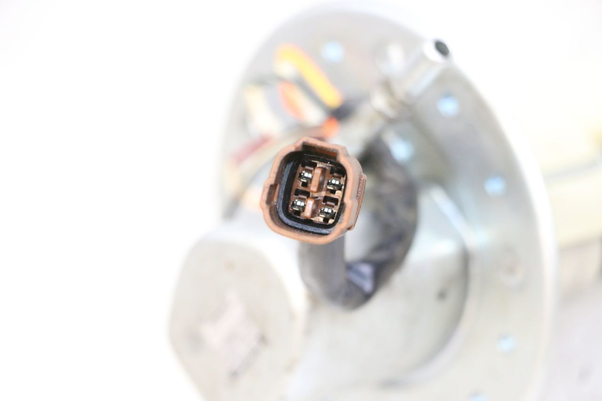 photo de BENZINEPOMP SUZUKI SV S 650 (2003 - 2009) - Detail van het onderdeel