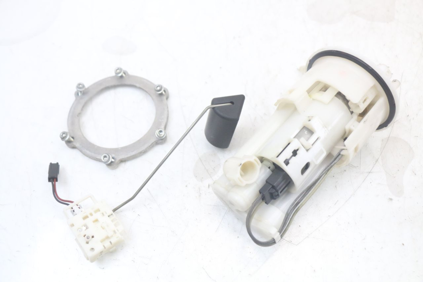photo de BENZINEPOMP YAMAHA TDM ABS 900 (2002 - 2014) - Hoofdaanzicht