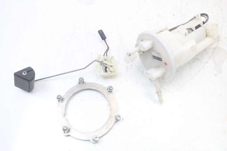 photo de BENZINEPOMP YAMAHA TDM ABS 900 (2002 - 2014) - Detail van het onderdeel