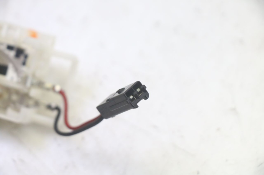 photo de BENZINEPOMP YAMAHA TDM ABS 900 (2002 - 2014) - Markeringen en referenties