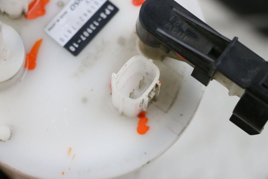 photo de BENZINEPOMP YAMAHA TDM ABS 900 (2002 - 2014) - Andere kijkhoek